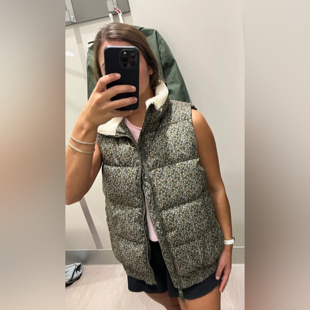 Universal Thread Floral Puffer Vest - Medium